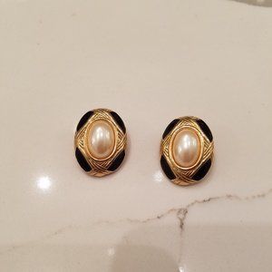 Vintage pearl and black clip goldtone earrings